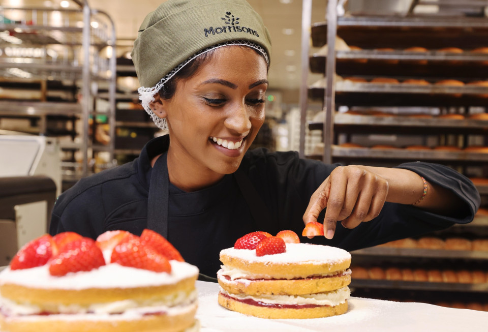 Bakery colleague making cakes